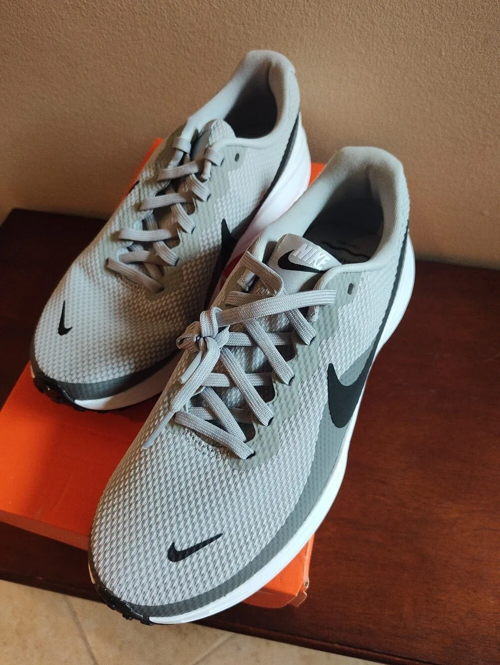 Nike Men's Revolution 8 Road Running Shoes, Light Smoke Grey/Black Size 8.5